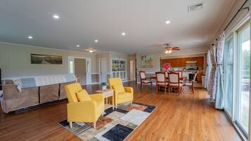 Smart TV, fireplace, offices