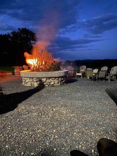 Vineyard Retreat: 3BR Home-Live Music, Wine+Hiking