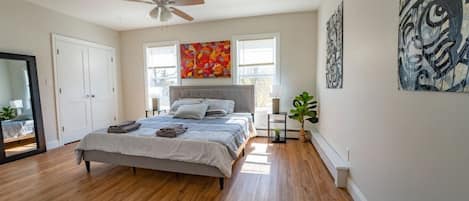 3 bedrooms, desk, iron/ironing board, travel crib