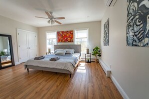 3 bedrooms, desk, iron/ironing board, travel crib