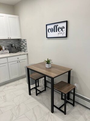 Dining - Local Artist Inspired | Walk to WestPoint + King Bed (Highland Falls)