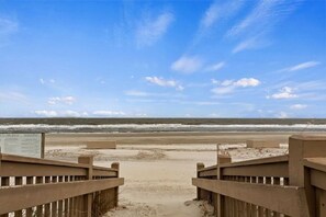 Liegestühle, Strandtücher