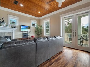 Smart TV, DVD player - The Redfish-Sleeps 10, walk to Sea Hag Marina  2 boat slips (Steinhatchee)