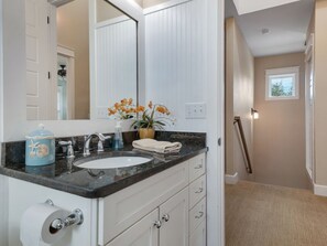 Hair dryer, towels, soap, shampoo - The Redfish-Sleeps 10, walk to Sea Hag Marina  2 boat slips (Steinhatchee)