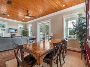 Dining - The Redfish-Sleeps 10, walk to Sea Hag Marina  2 boat slips (Steinhatchee)