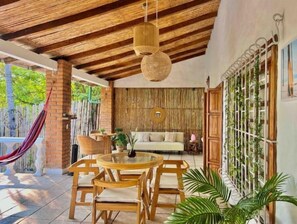 Outdoor dining - Tropical Private Villa @SurfCity w/ Pool (Tamanique)