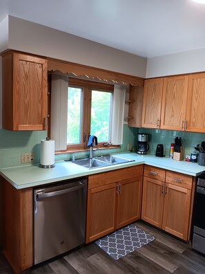 Fridge, microwave, oven, stovetop - Beach House on the shores of Lake Michigan Near downtown Sheboygan (Sheboygan)