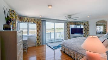 5 bedrooms, desk, iron/ironing board, travel crib