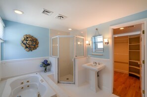 Shower, jetted tub, hair dryer, soap - Quintessential bay home that is ready for family fun!  (Stone Harbor)