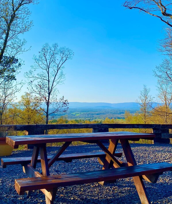 Outdoor dining - Cozy Cabin Lures from all Anglers (Mena)