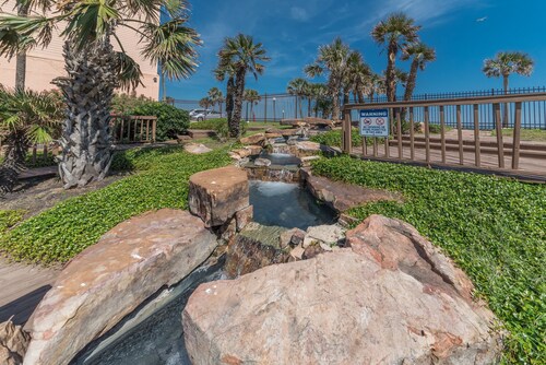 Monthly Discount! Ocean view! Heated pool hot tub!