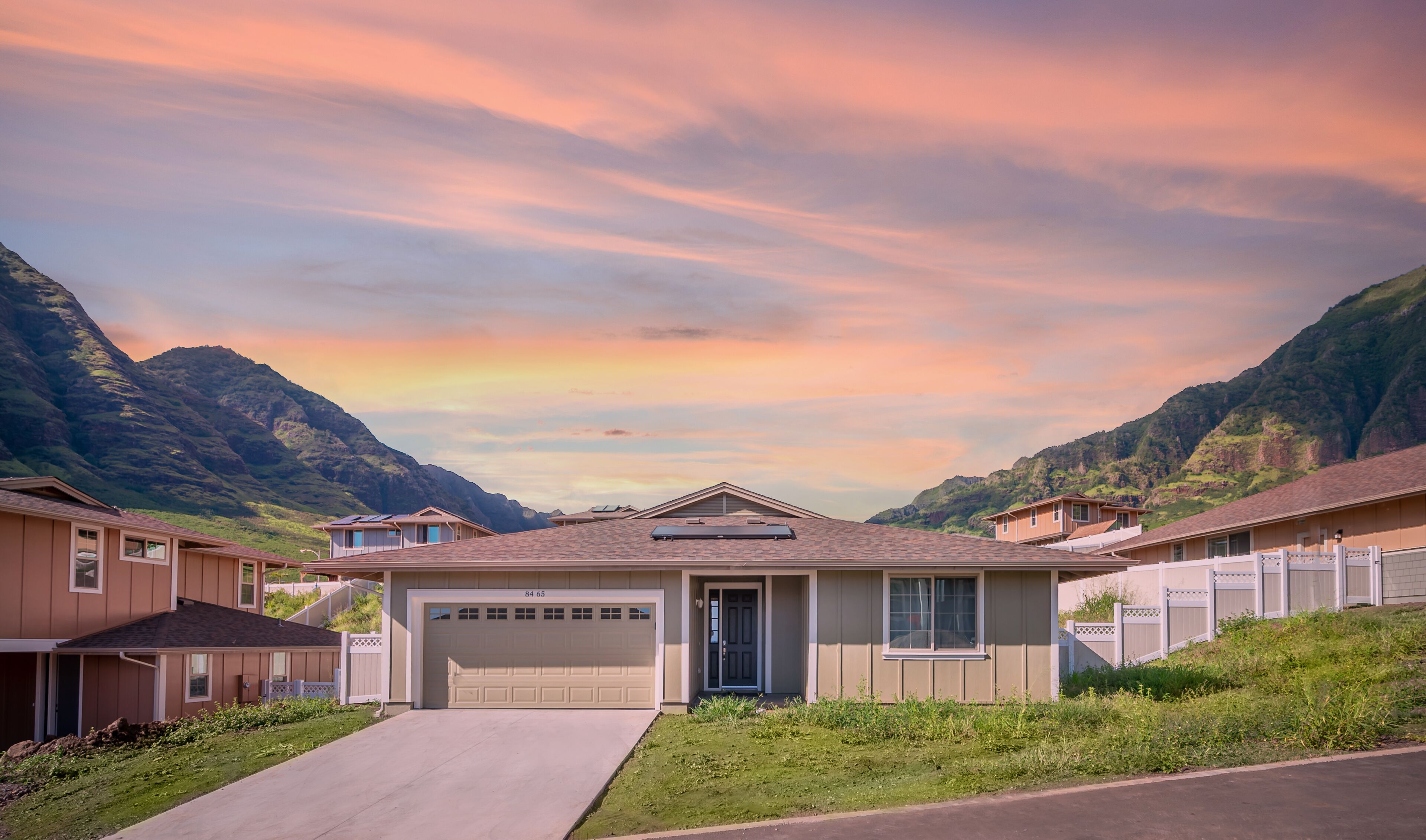 5 Minutes to the Beach! Oahu Ocean View + Family retreat  