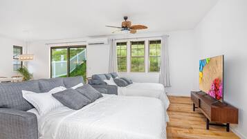 3 bedrooms, desk, travel crib, WiFi (free)