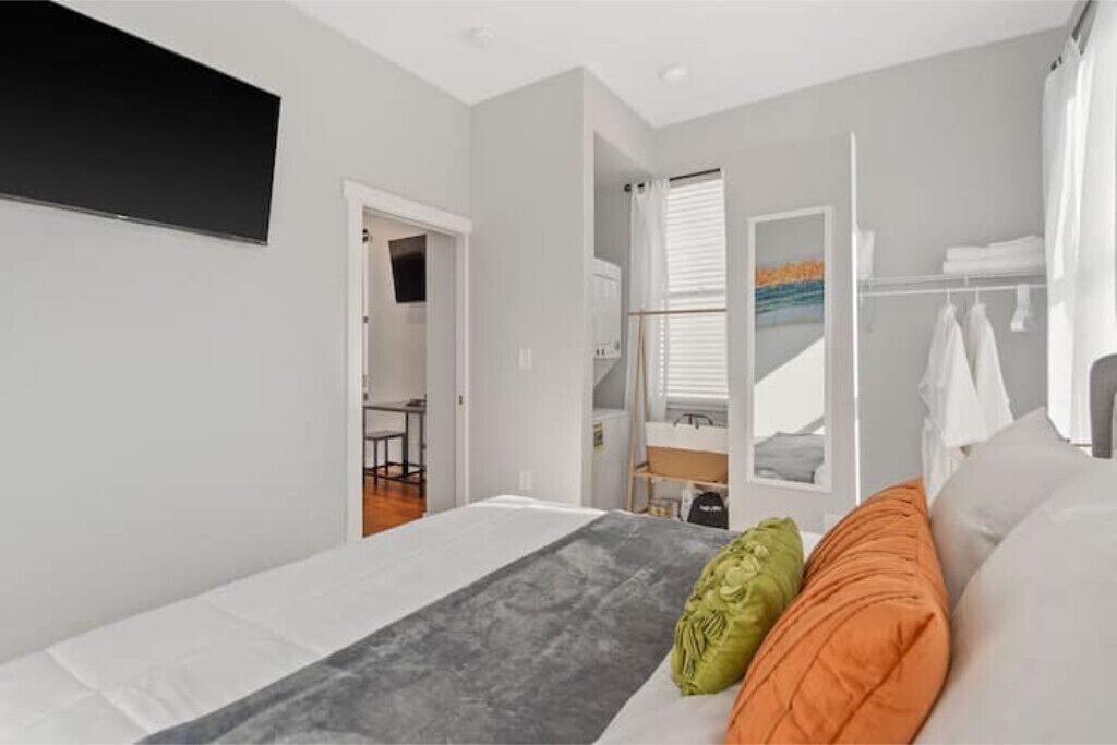 1 habitación, escritorio, tabla de planchar con plancha y wifi gratis 