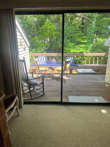 Townhome in quiet community less than two miles from Wrightsville Beach