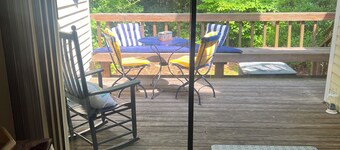 Townhome in quiet community less than two miles from Wrightsville Beach