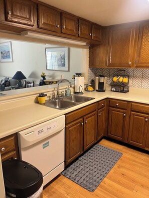 Fridge, microwave, oven, stovetop - Townhome in quiet community less than two miles from Wrightsville Beach (Wilmington)
