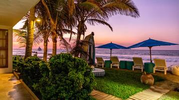 Platja privada, platja de sorra blanca i gandules de platja