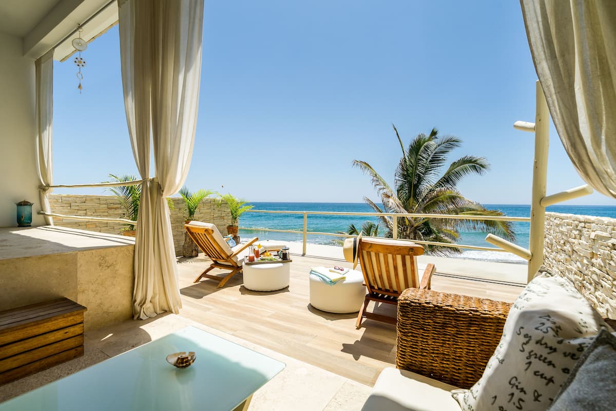 Deluxe Suite | 1 bedroom, premium bedding, in-room safe, individually decorated