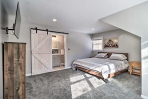 5 bedrooms, free WiFi, bed sheets