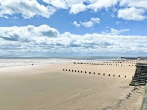Fishing - Harbour View - UK44164 (Bridlington)