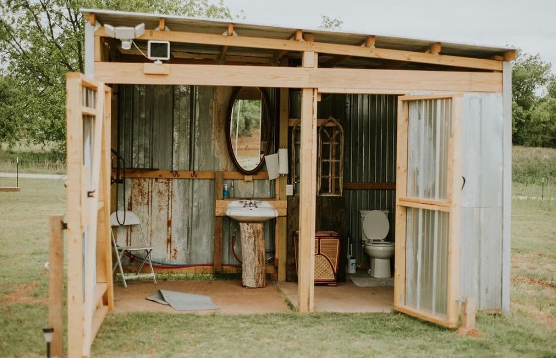 Serviettes fournies, savon, papier toilette