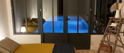 5 bedrooms, iron/ironing board, WiFi, bed sheets