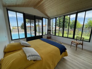5 habitaciones, tabla de planchar con plancha, wifi y ropa de cama 
