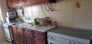 冰箱、微波炉、烤箱、炉灶