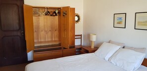 1 多间卧室、熨斗/熨衣板、上网接入、床单