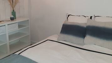 2 bedrooms, iron/ironing board, WiFi, bed sheets