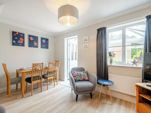 Dining - 3 bedroom accommodation in Overstrand, near Cromer (Overstrand, near Cromer)
