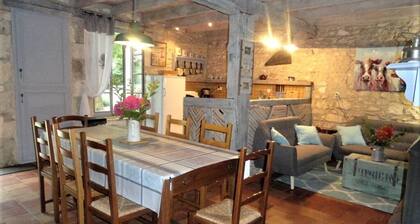 Jolie maison de campagne avec piscine privée entre Lot-et-Garonne et Dordogne