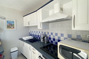 Microwave, oven, stovetop, coffee/tea maker - Vue Baie, Charmant Studio Avec vue sur la mer (Le Crotoy)