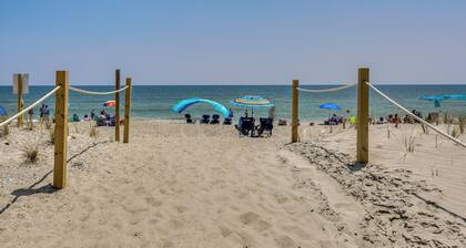 Coastal North Carolina Retreat: Half Mile to Beach