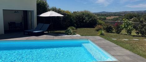 Piscina all'aperto, una piscina riscaldata