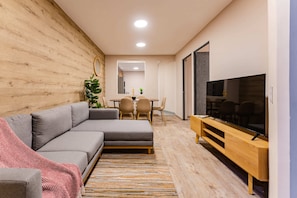 Apartment, 2 Schlafzimmer | Wohnbereich | Smart-TV