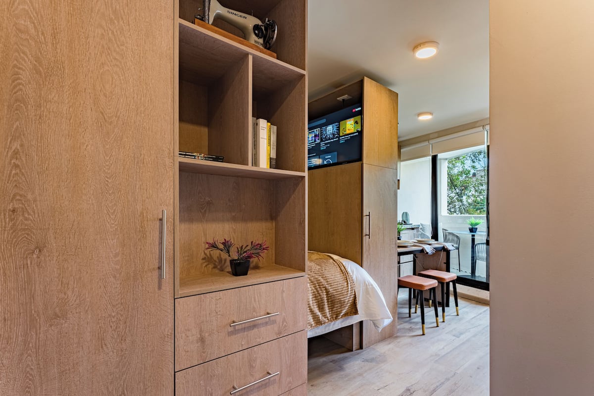 Loft superior | 1 habitación, escritorio, tabla de planchar con plancha y wifi gratis