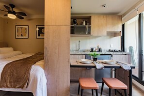 Superior Loft | Desk, iron/ironing board, free WiFi, bed sheets - Tiny desk by VH (Mexico City)