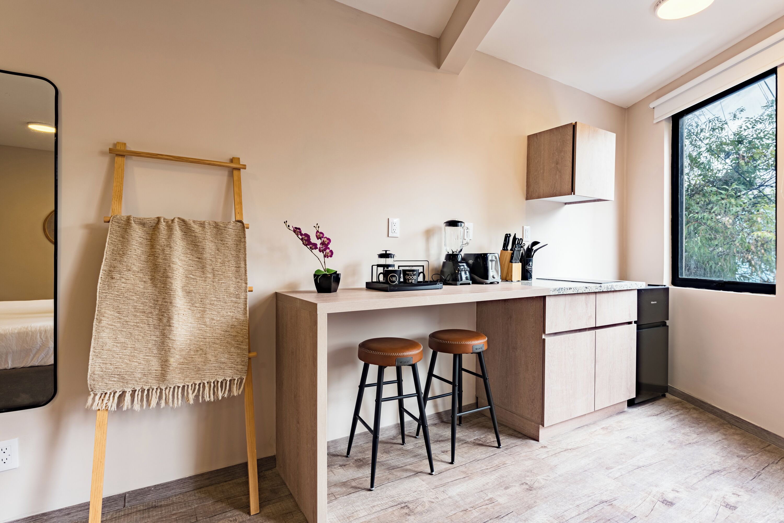 客房 (Basic Studio) | 私人厨房 | 微波炉、烤箱、搅拌机、厨具/餐具