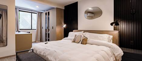 Apartamento superior | Escritorio, tabla de planchar con plancha, wifi gratis y ropa de cama