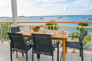 Outdoor dining - Superbe Appartement Bord de mer des Caraibes (Marigot)