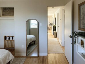 3 chambres, fer et planche à repasser