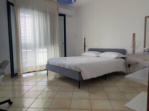 2 Schlafzimmer, Schreibtisch, Bügeleisen/Bügelbrett, kostenloses WLAN