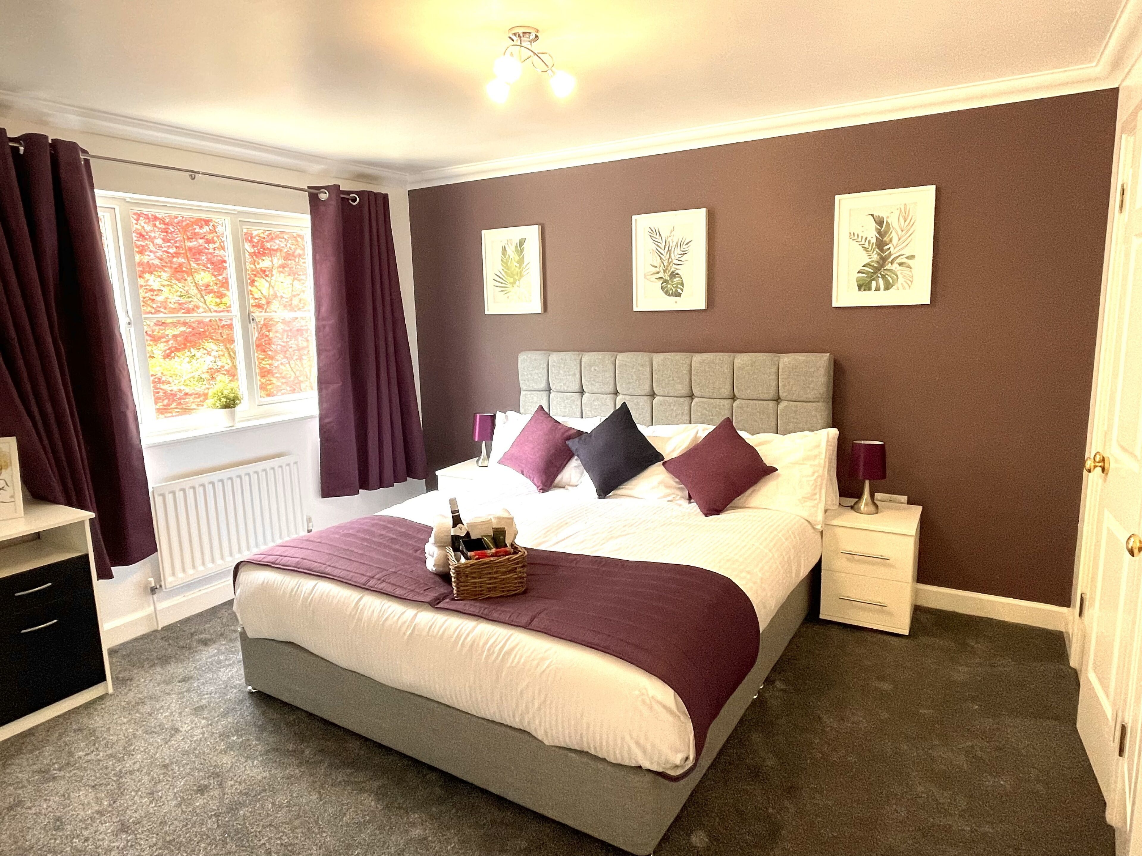 5 bedrooms, iron/ironing board, WiFi, bed sheets