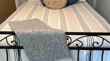 1 dormitorio, caja fuerte, wifi gratis y ropa de cama