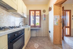 Fridge, microwave, oven, stovetop - Casa Ida - Near the Beach (S'arena Scoada)