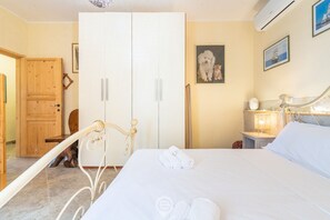2 bedrooms, iron/ironing board, travel cot, WiFi