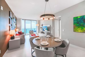 Condo de lujo, 2 habitaciones, vista al océano | Servicio a la habitación