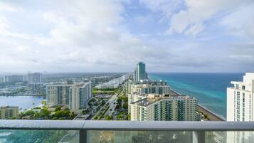 Luxury Condo, 2 Bedrooms, Ocean View | Balcony